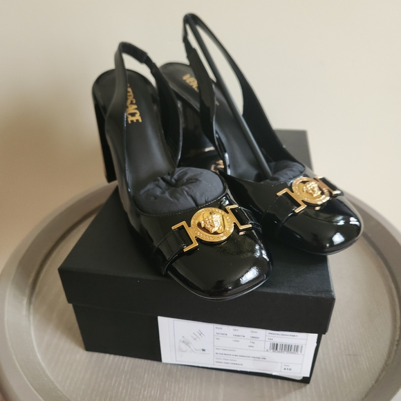 NIB Versace Glossy Black Heels with Gold Medallion - Picture 11 of 11